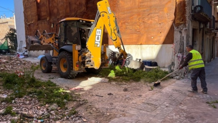 Alcoy ejecuta el derribo subsidiario del inmueble de la calle Sant Francesc 50 tras reiterados incumplimientos