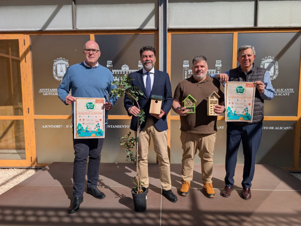 Barcala, Villar y Aguilar presentan la reforestaci&oacute;n  de primavera en Monte Orgegia