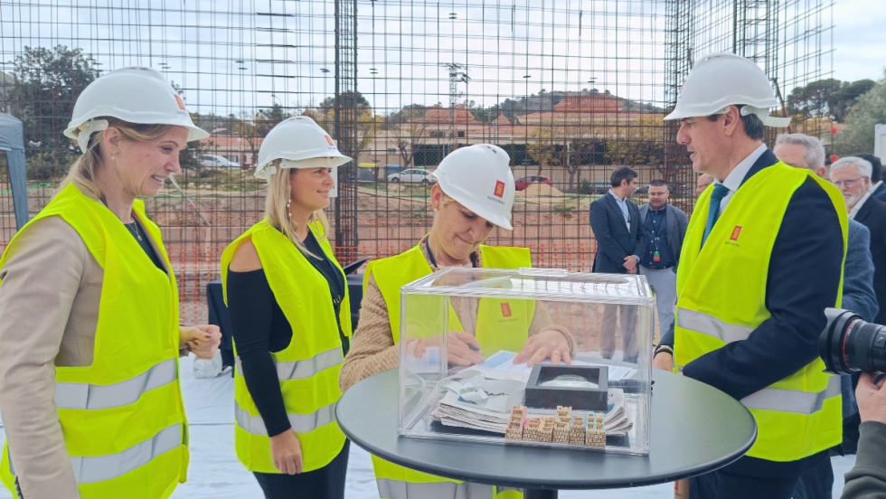 Primera piedra de la ampliaci&oacute;n de Kongsberg en Villajoyosa.