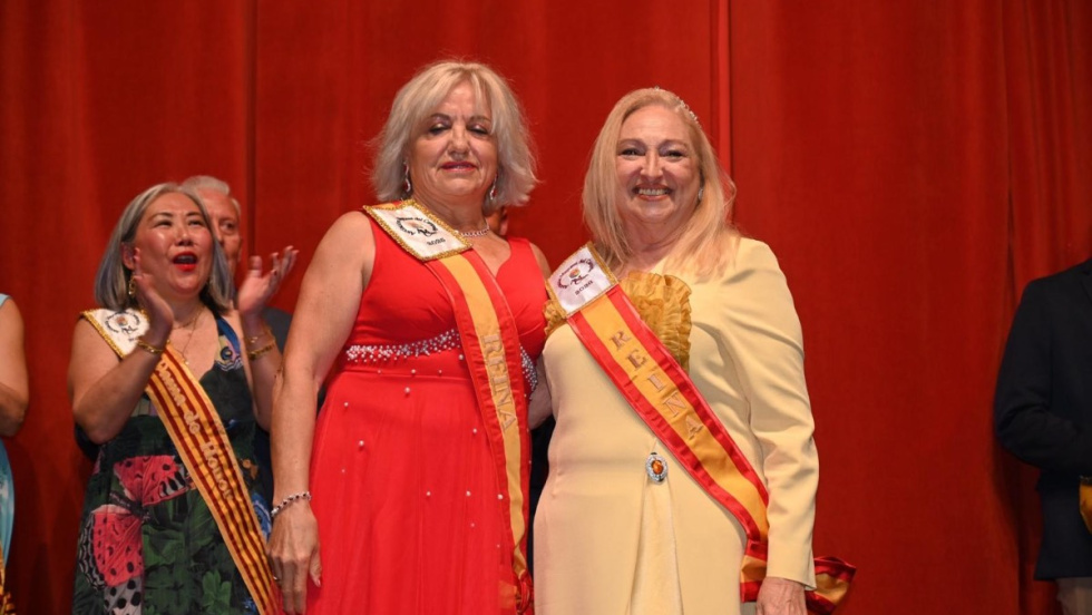 Gala de reina, damas y &ldquo;abuelos&rdquo; en la Asociaci&oacute;n de Mayores de El Campello.