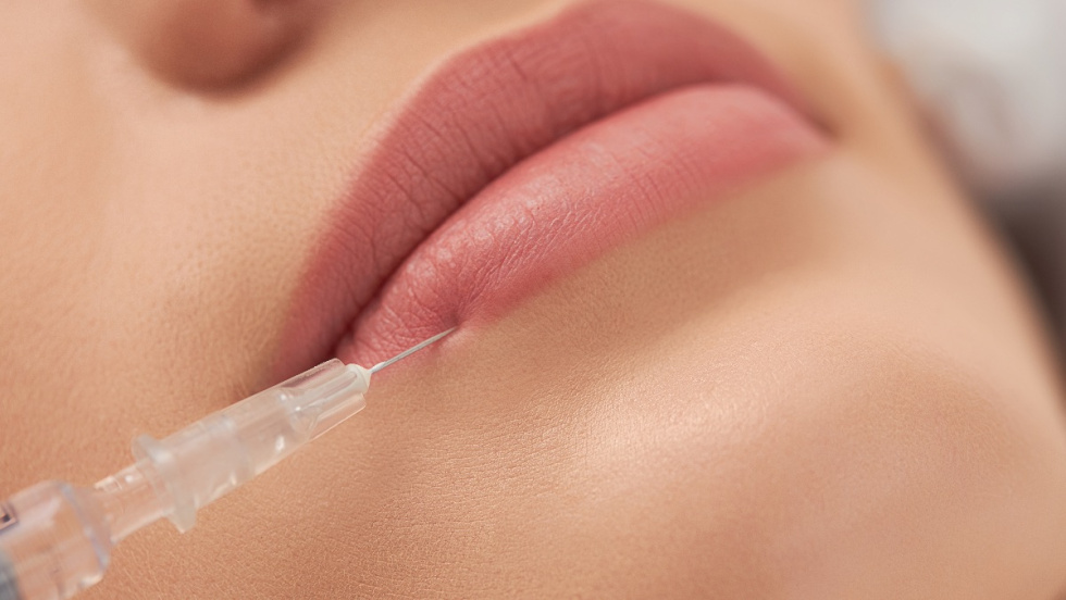 Inyecci&oacute;n de &aacute;cido hilaur&oacute;nico. Foto: Freepik.es