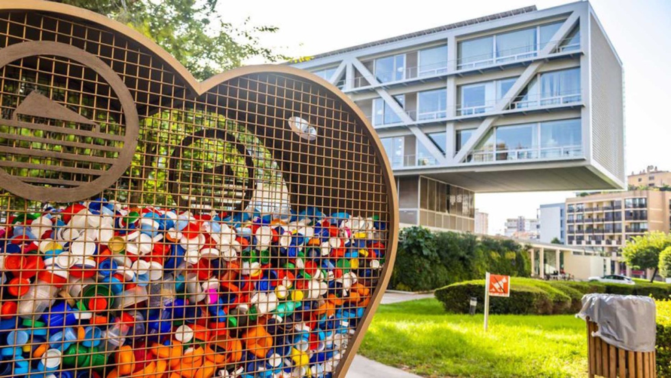 Recogida de tapones de pl&aacute;stico solidarios en Benidorm