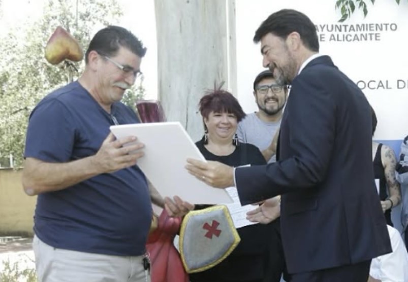 Alicante dedicará el polideportivo de Colonia Requena a Antonio Colomina