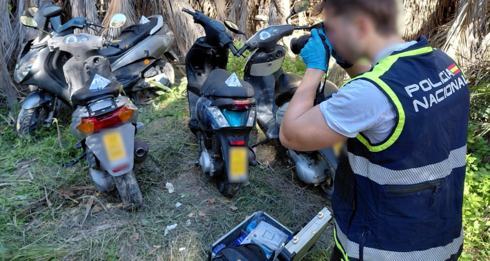 Detenidos en Elche dos menores por robar cinco ciclomotores con uso de la fuerza
