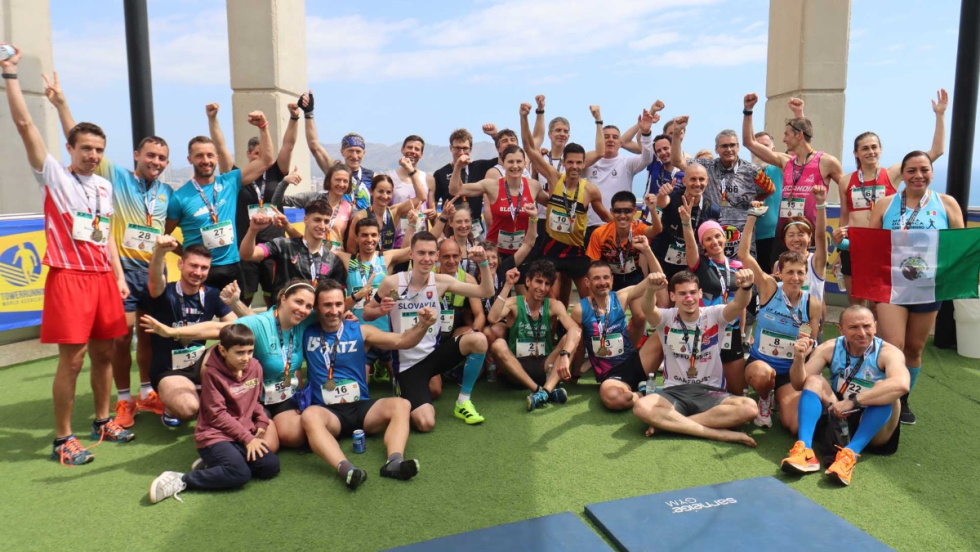 Participantes en la XX Subida Vertical al Hotel Bali de Benidorm