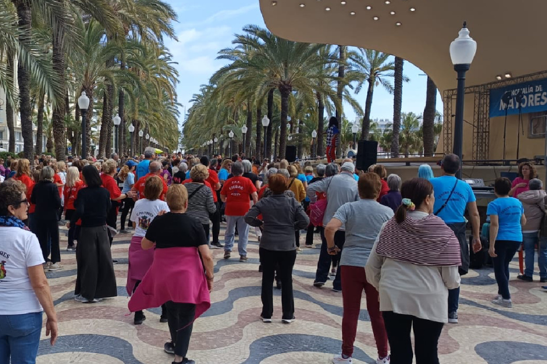 Alicante impulsa el envejecimiento activo con una jornada deportiva en la Explanada