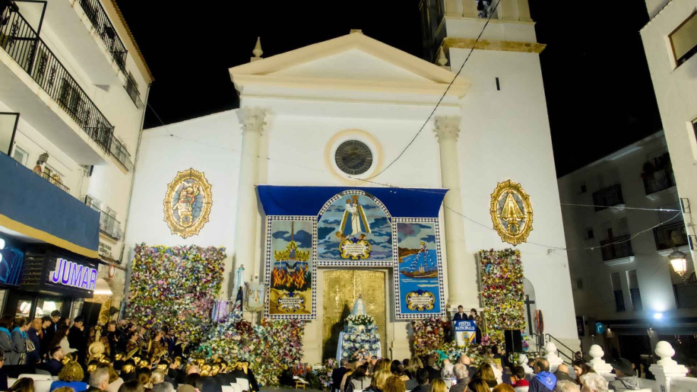 Benidorm celebra el 286 aniversario de la Mare de Déu del Sofratge con una multitudinaria ofrenda floral