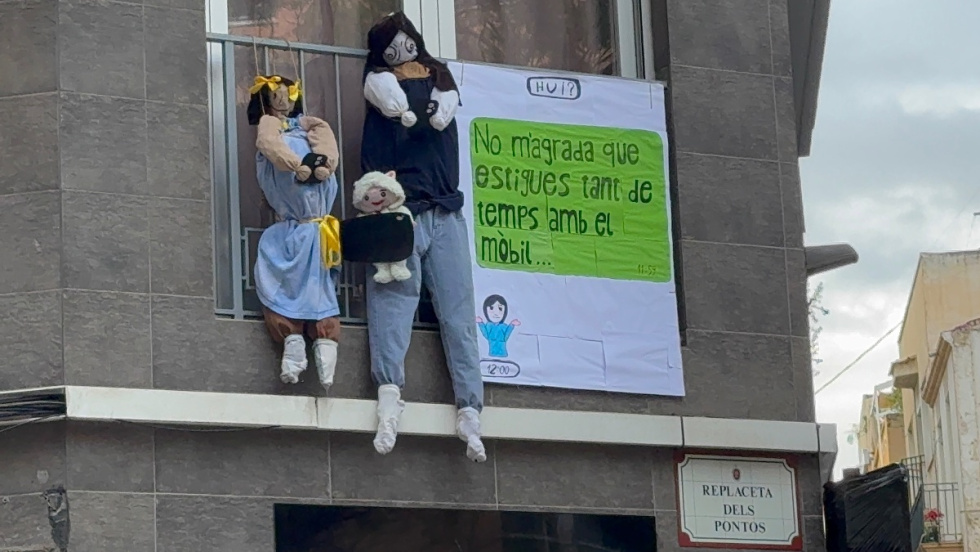 Elche celebra el concurso de Velles de Serra con la participación de 14 centros, comercios y particulares