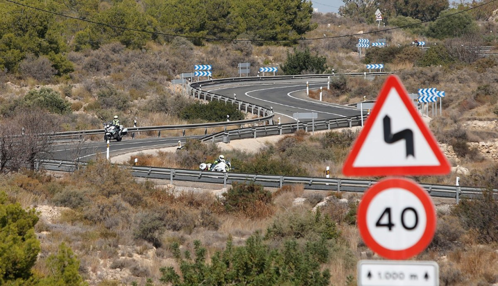 Detenido un conductor que atropelló a dos ciclistas en Orihuela huyendo de la Guardia Civil