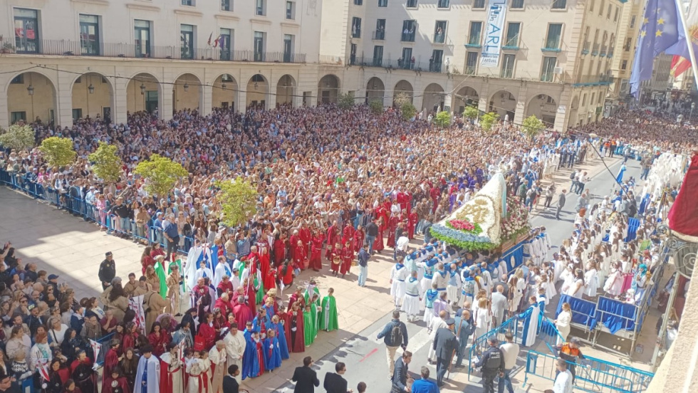 Domingo de Resurrecci&oacute;n en la Plaza del Ayuntamiento de Alicante.