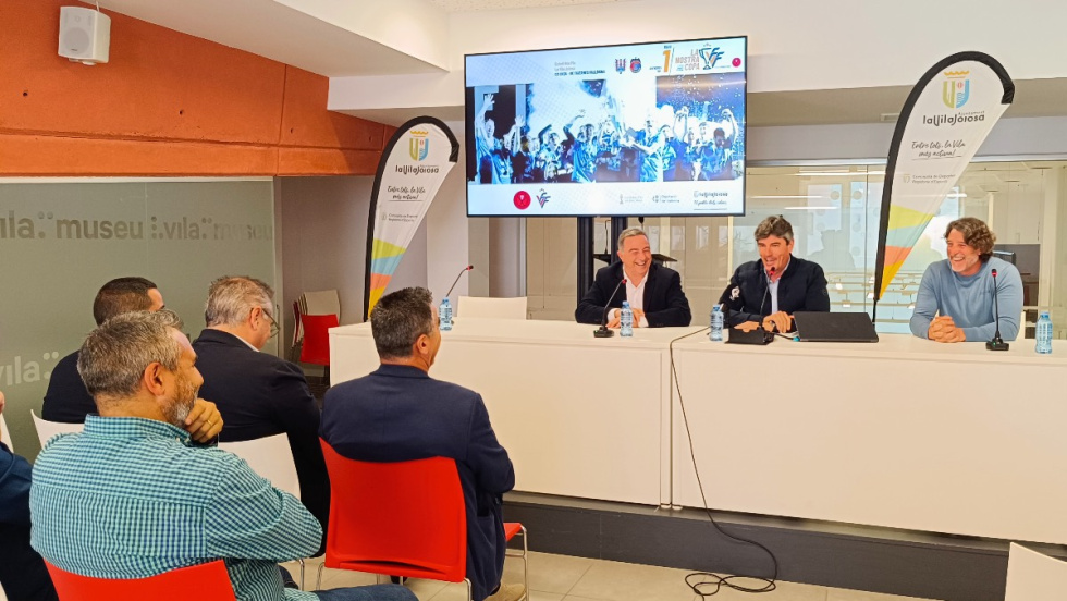 Presentaci&oacute;n en Villajoyosa de Nostra Copa de f&uacute;tbol 2026.