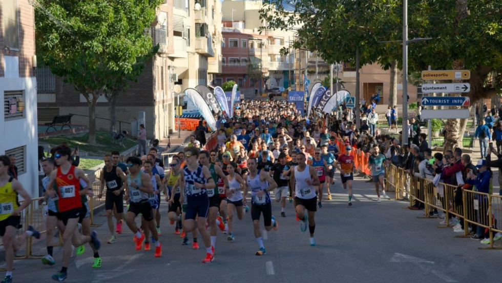 El Campello reúne a más de 1.500 corredores en las pruebas populares 5K y 10K de Viernes Santo
