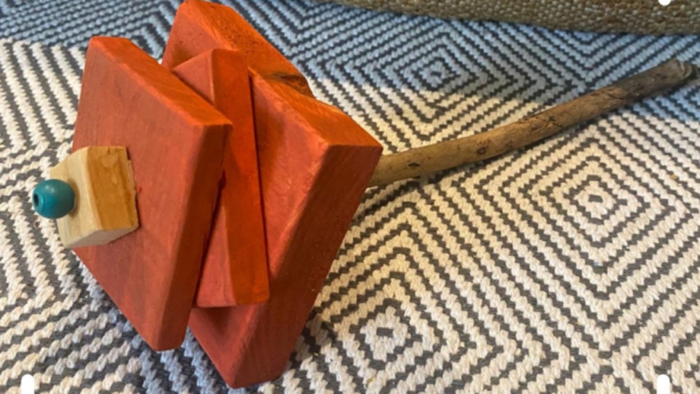 Niños de El Campello construirán flores de madera para celebrar el Día del Libro