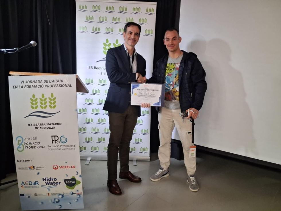 Entrega de becas de Veolia Benidorm.