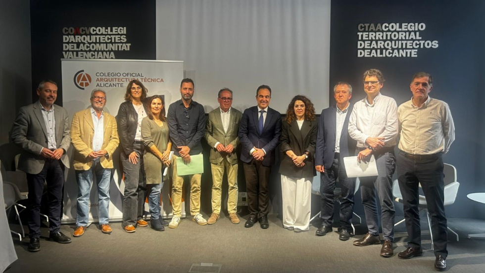 Alicante inicia una ronda de jornadas con arquitectos y aparejadores para agilizar las licencias urbanísticas