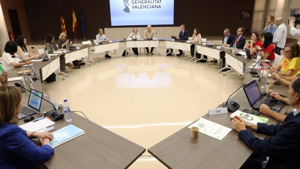 Negociaci&oacute;n de la conselleria de Educaci&oacute;n con los representantes de los docentes.