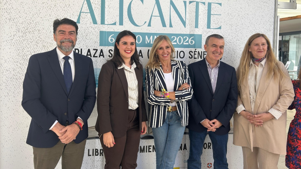 Lorenzo Silva inaugura la Feria del Libro de Alicante: “Todo libro es una oportunidad para abrir una ventana nueva”