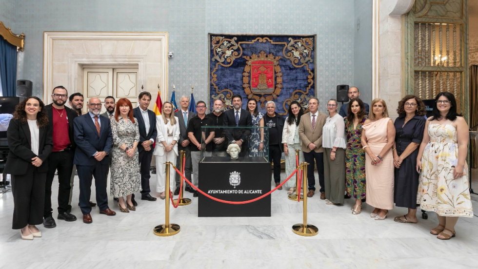 Presentaci&oacute;n en el Ayuntamiento de Alicante de la Venus encontrada en La Almadraba.