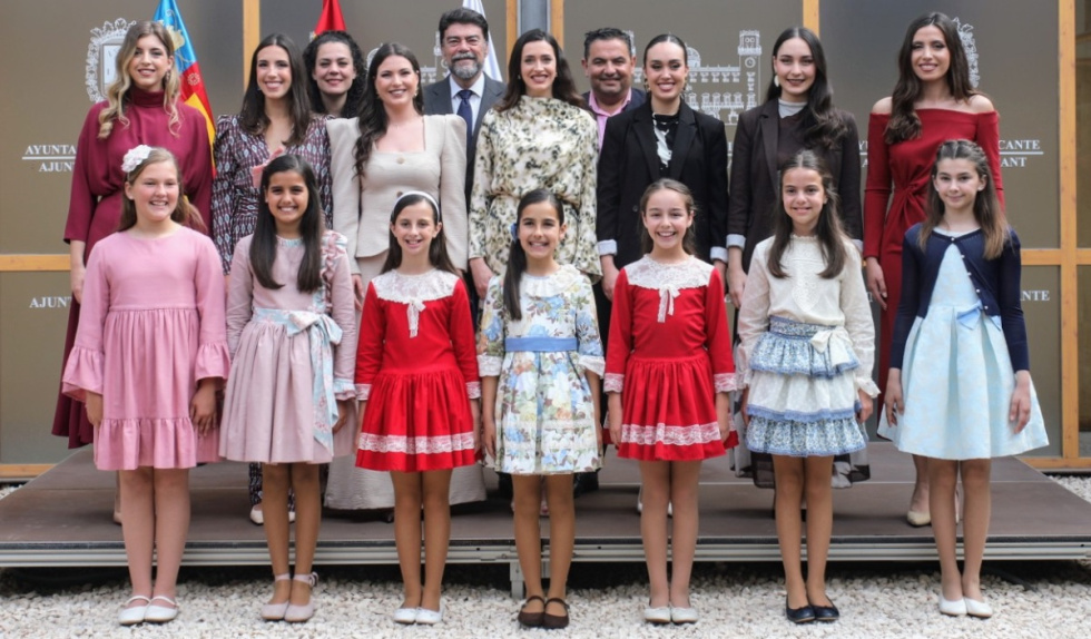 Recepci&oacute;n en el Ayuntamiento de Alicante de las Belleas del Foc 2026.