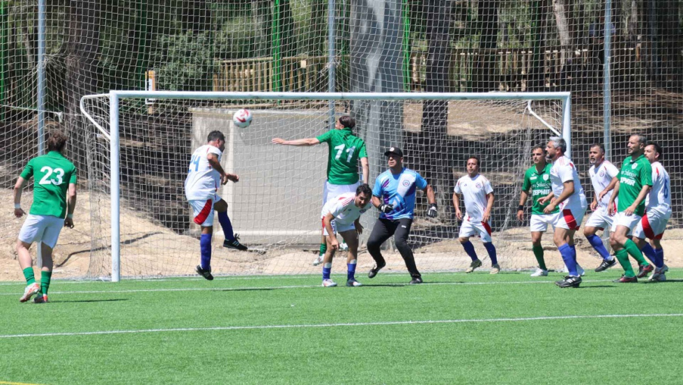 Partido del mundial de f&uacute;tbol de abogados que se celebra en Benidorm.
