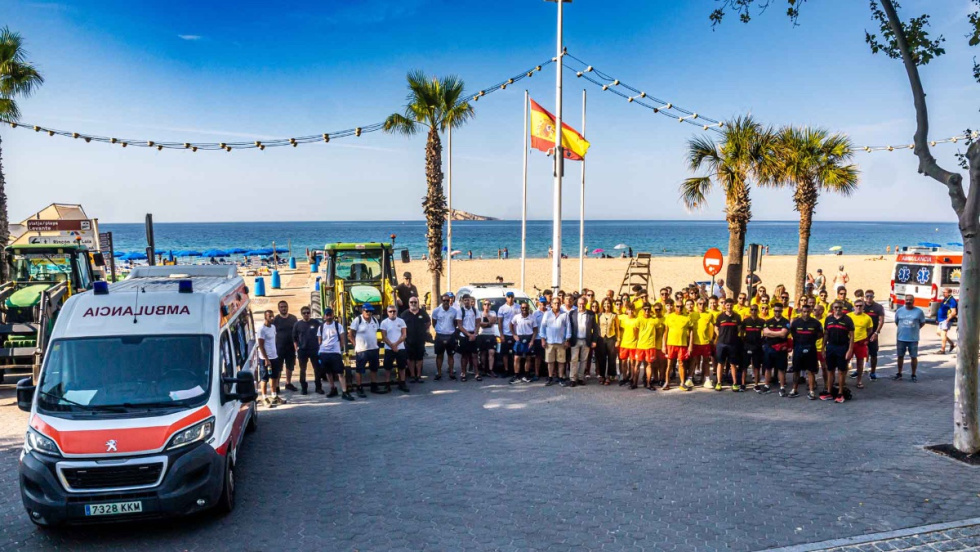 Benidorm refuerza desde junio todos los servicios de playa con más de 200 trabajadores para la temporada alta