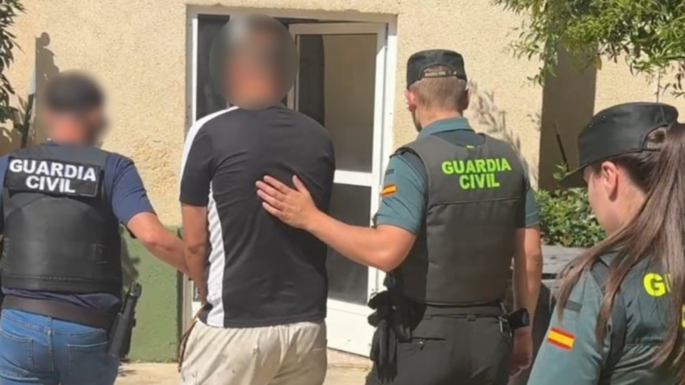 Detenido en Callosa del Segura por provocar un incendio y amenazar con un arma y perros de ataque