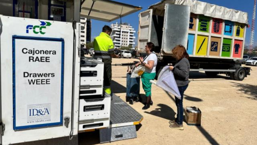 Medio millar de vecinos de El Campello utilizaron los ecoparques móviles en solo dos meses