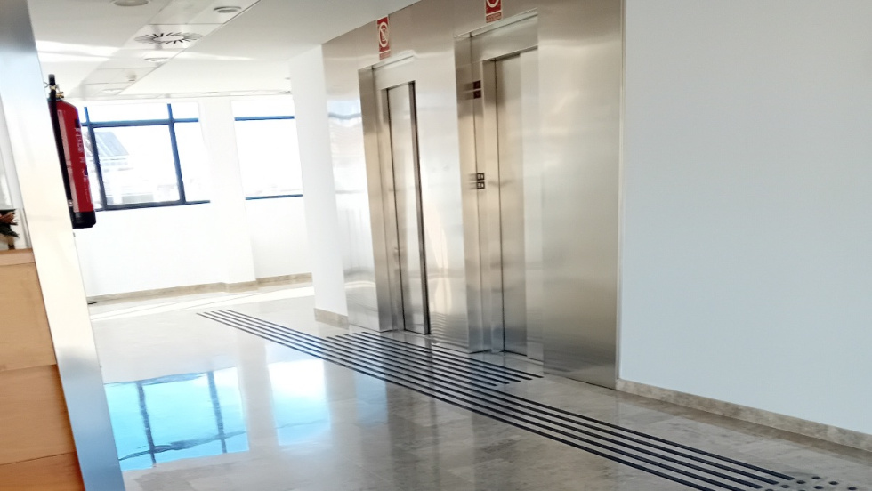 La Conselleria de Justicia culmina la mejora de la accesibilidad en los juzgados de Pardo Gimeno de Alicante