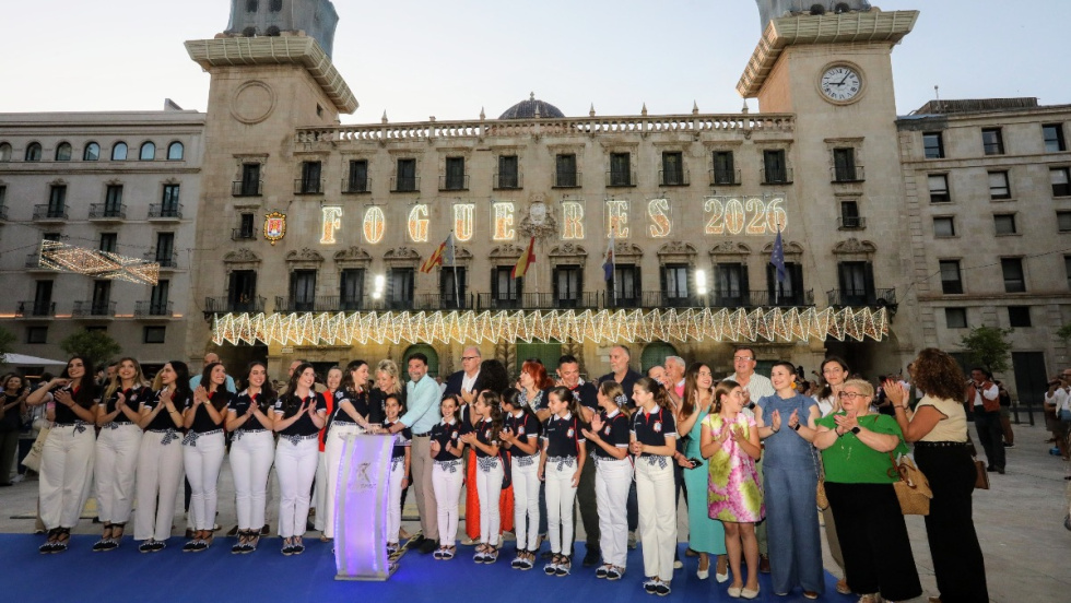 Encendido del alumbrado Hogueras 2026 en Alicante.