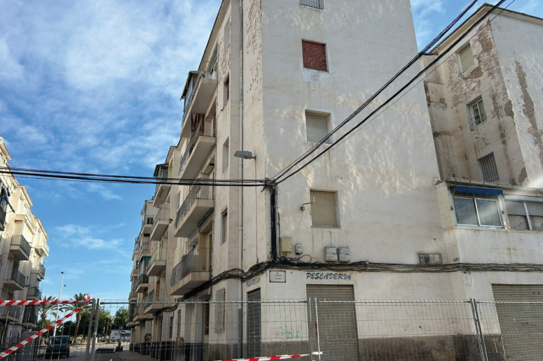 Desalojada una vivienda en el barrio de San Antón de Elche por un derrumbe