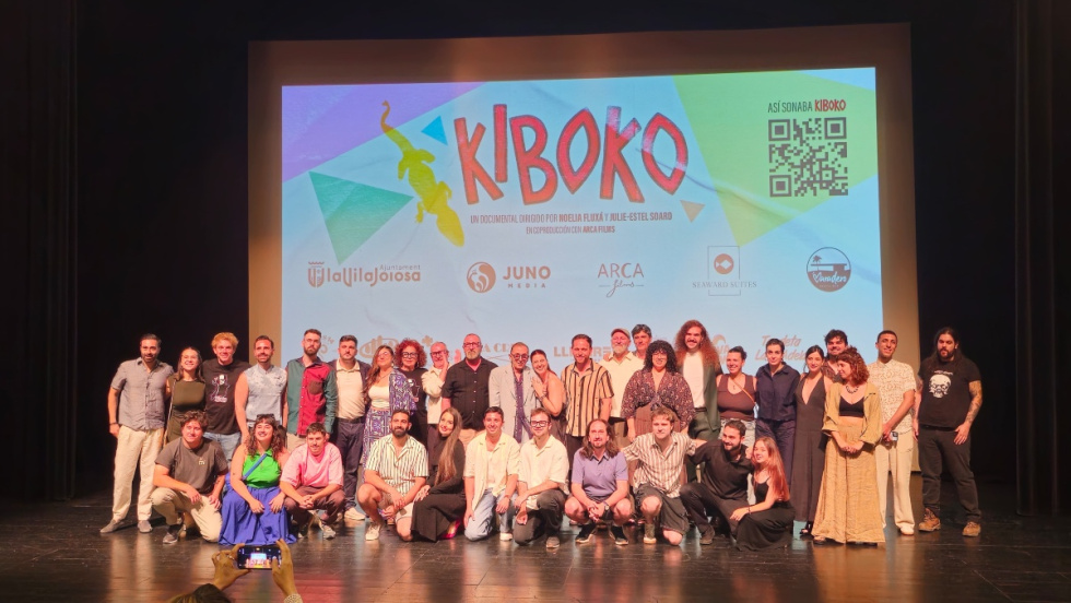 Lleno absoluto en Villajoyosa para el estreno del documental ‘Kiboko’, memoria de un icono de libertad de los años 80