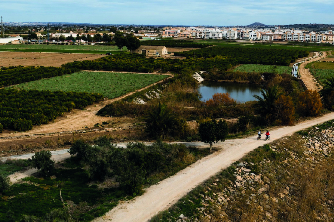 La Vega Baja impulsa el cicloturismo con más de 200 km de rutas para descubrir la comarca en bicicleta