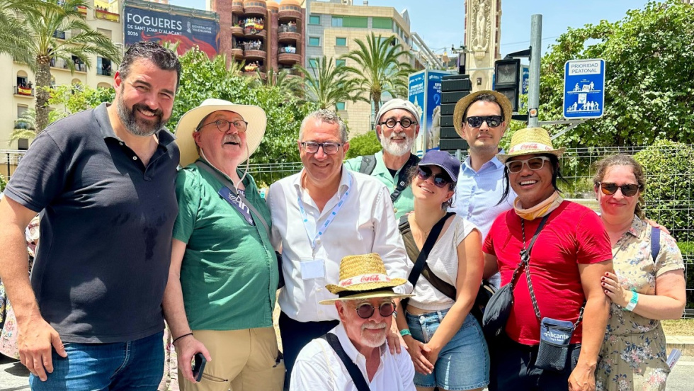 Periodistas norteamericandos en las Hogueras de Alicante 2026.