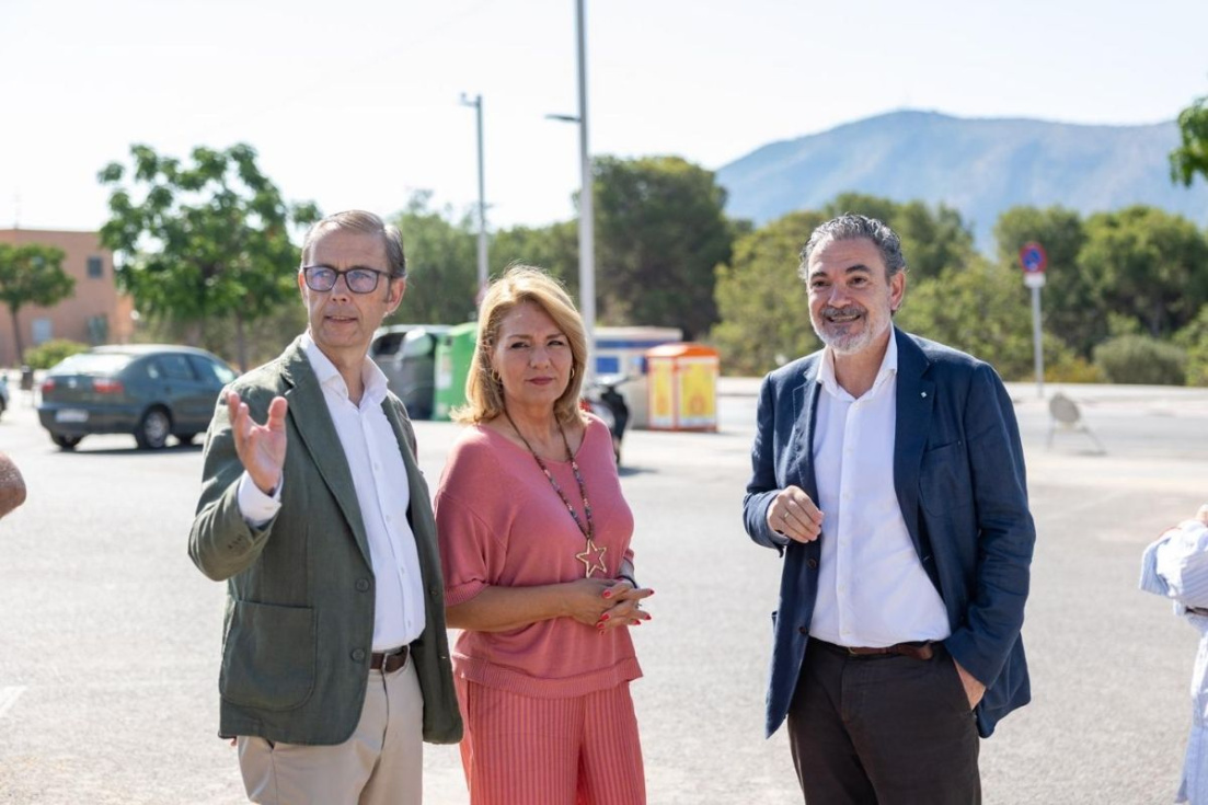 Susana Camarero visita, junto al alcalde de l&acute;Alf&agrave;s del Pi, la parcela municipal