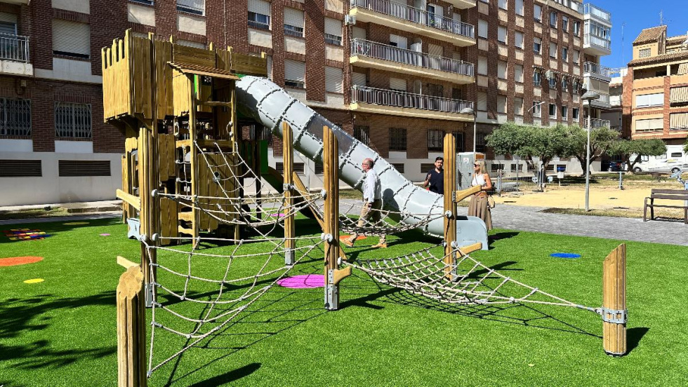 El Campello reabre el parque infantil de la Plaza La Pau tras una reforma integral de más de 131.000 euros