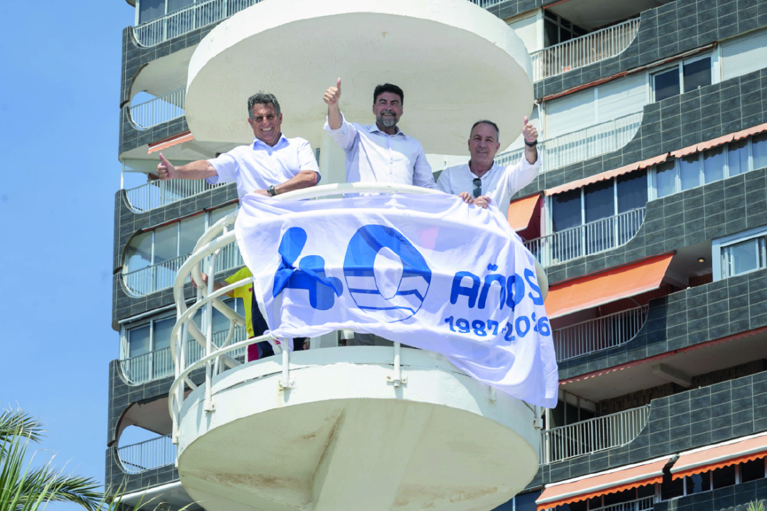 Alicante celebra 40 años de bandera azul en la Playa de San Juan