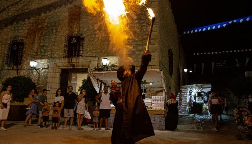 Programación de verano del Castillo de Santa Bárbara: noches de fuegos, teatro, humor y actividades infantiles