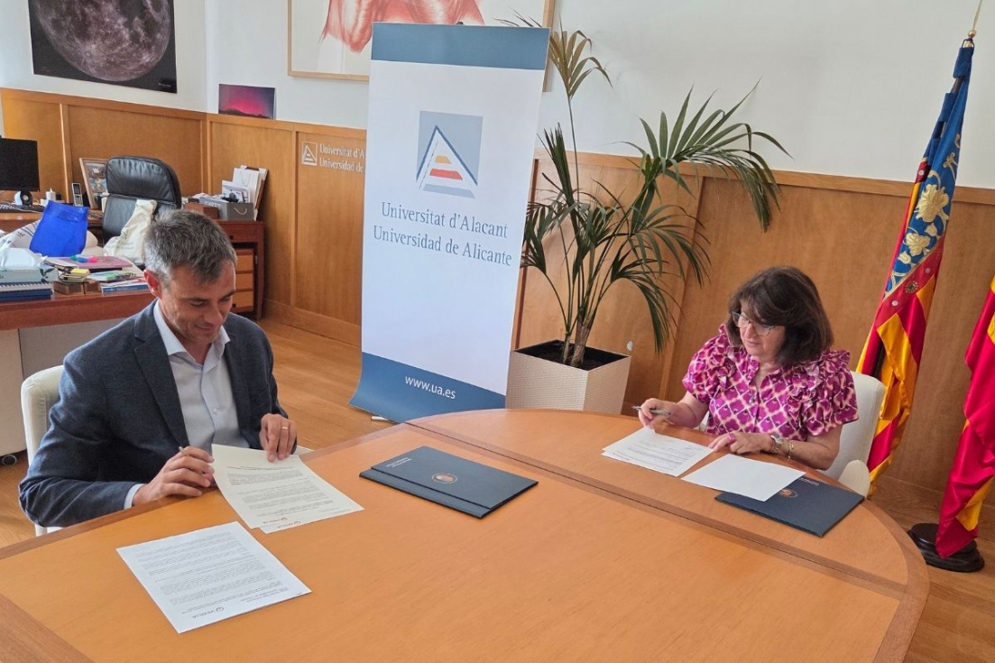 Firma del convenio entre la Universidad de Alicante y Veolia