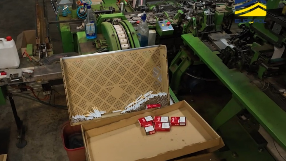 F&aacute;brica ilegal de tabaco intervenida por la Guardia Civil.