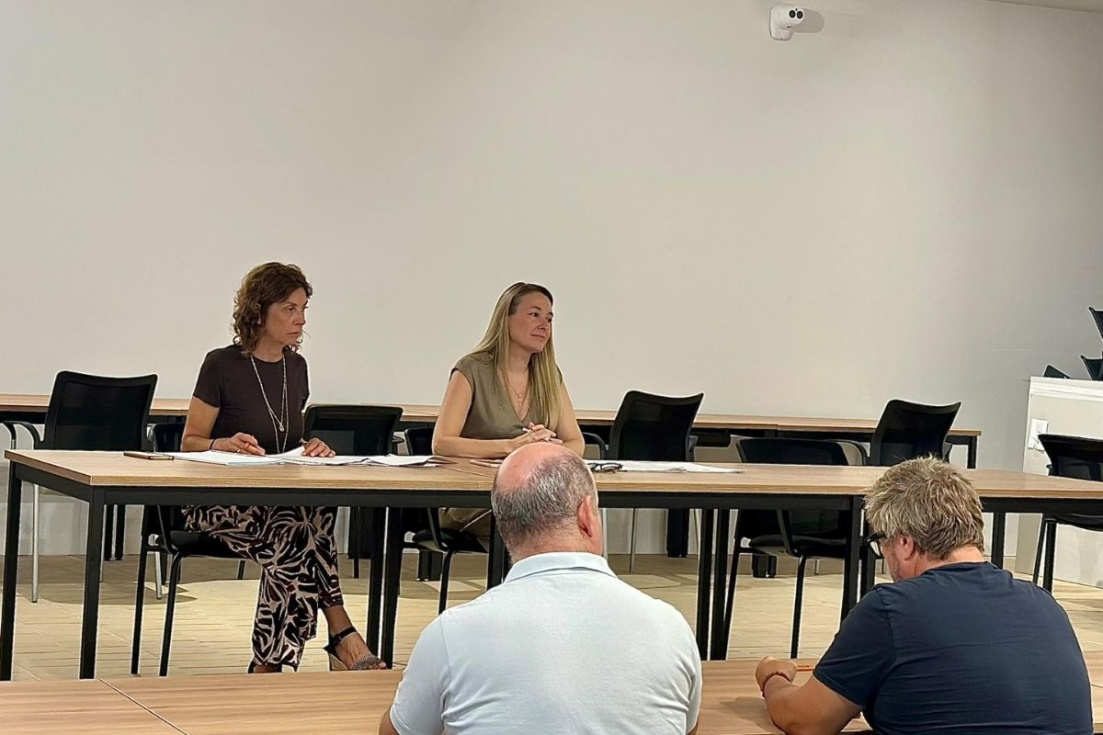 Reuni&oacute;n de Comercio con asociaciones de comerciantes para coordinar el Bono Consumo 2026.