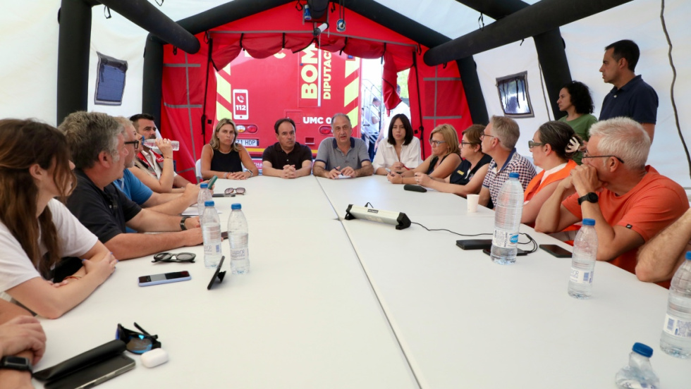 Pérez Llorca preside la reunión con alcaldes de los municipios afectados por el incendio forestal de La Vall d’Uixó