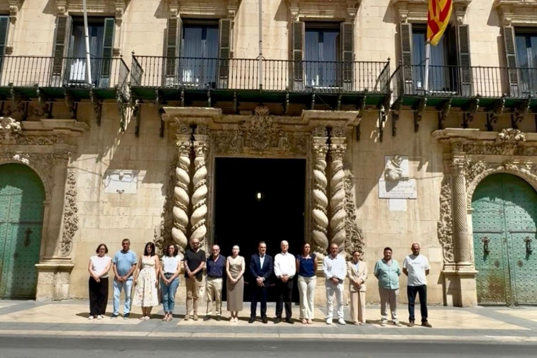 Alicante guarda un minuto de silencio por las v&iacute;ctimas del incendio de Los Gallardos