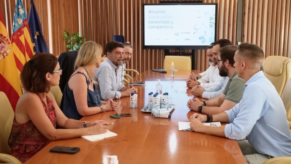 Reuni&oacute;n del Ayuntamiento de Alicante y Jovempa.