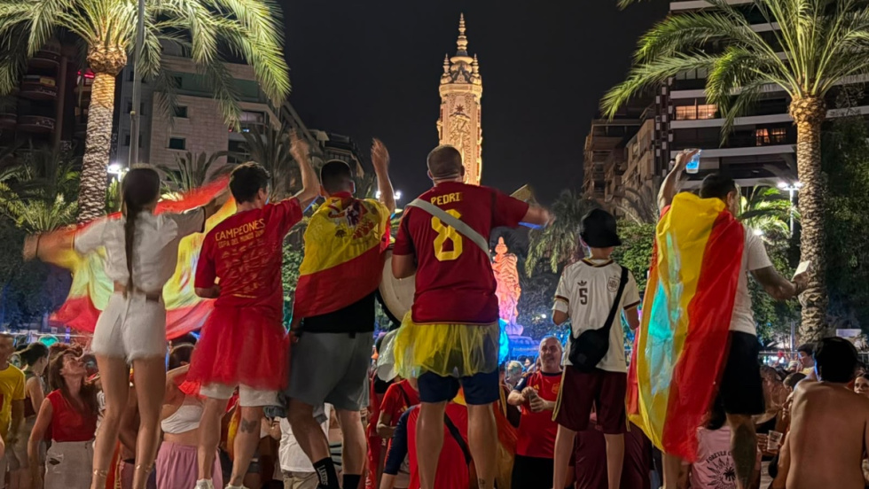 Alicante celebra en las calles el segundo Mundial de Espa&ntilde;a con miles de aficionados