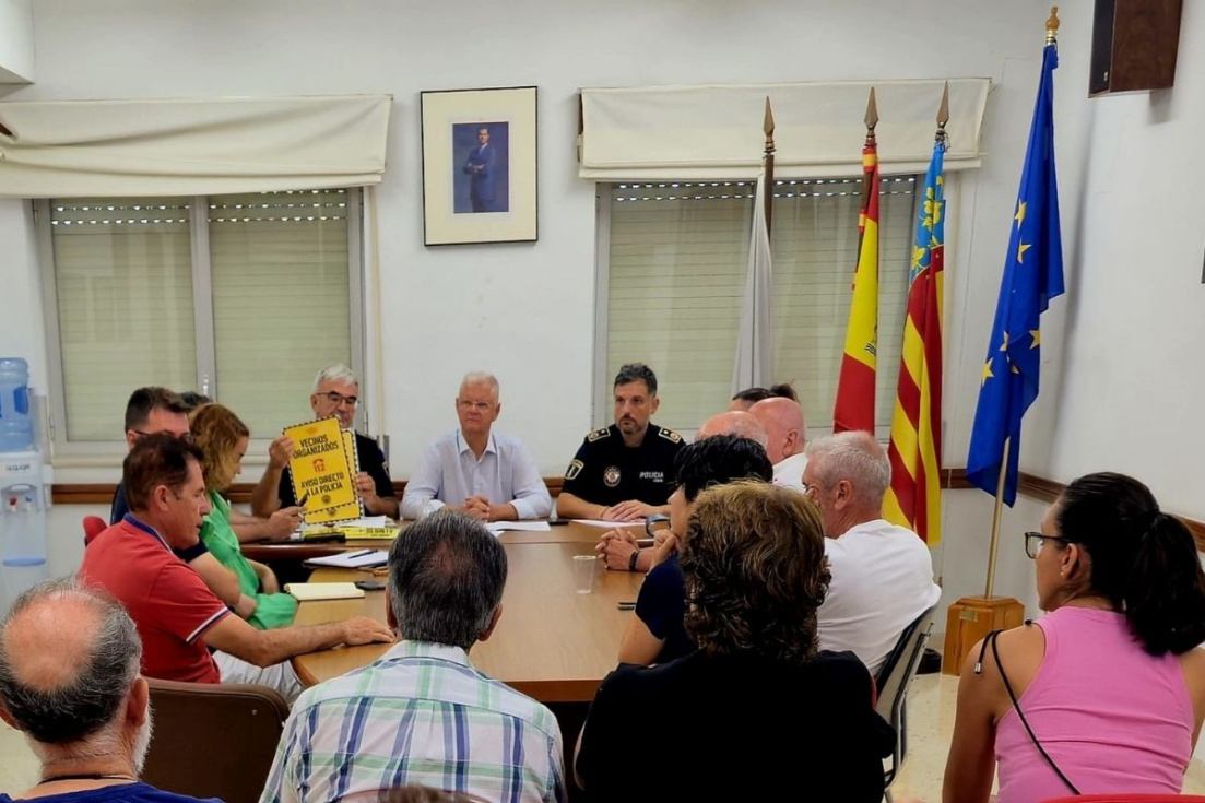 La Polic&iacute;a Local activa &lsquo;Ve&iuml;ns Alerta&rsquo; junto a los vecinos de El Rebolledo
