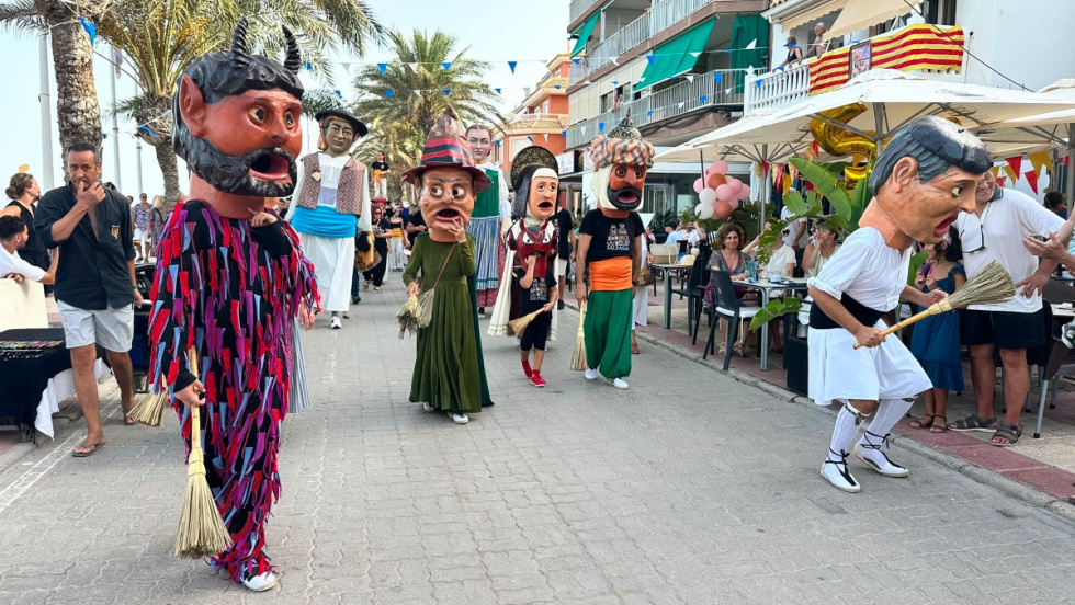 La pilota valenciana, la muixeranga y el Carnaval Carramalero cierran las fiestas de la Virgen del Carmen en El Campello