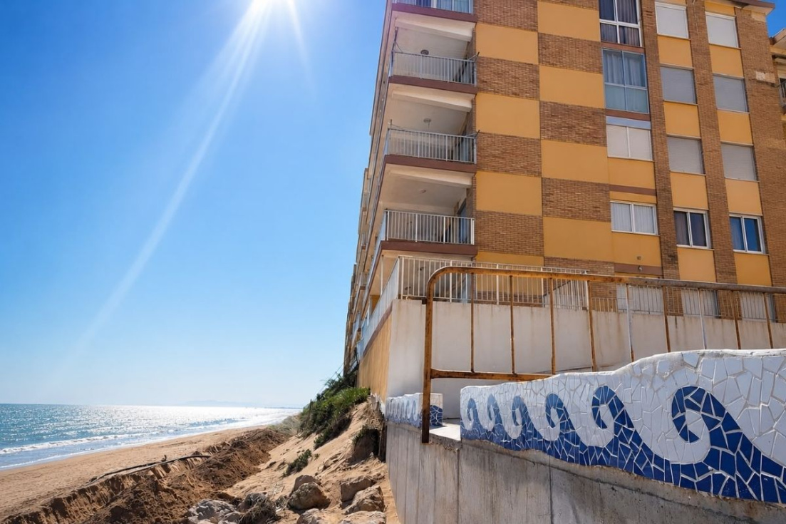 Edificaciones junto al litoral valenciano afectadas por la normativa de Costas