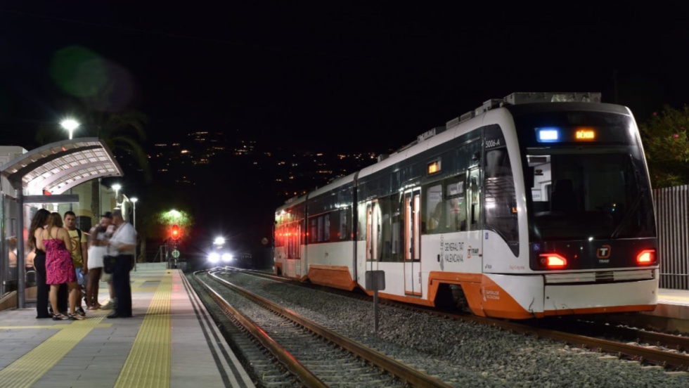 El TRAM d’Alacant recupera el Tramnochador desde el viernes 3 de julio para reforzar el servicio nocturno de verano