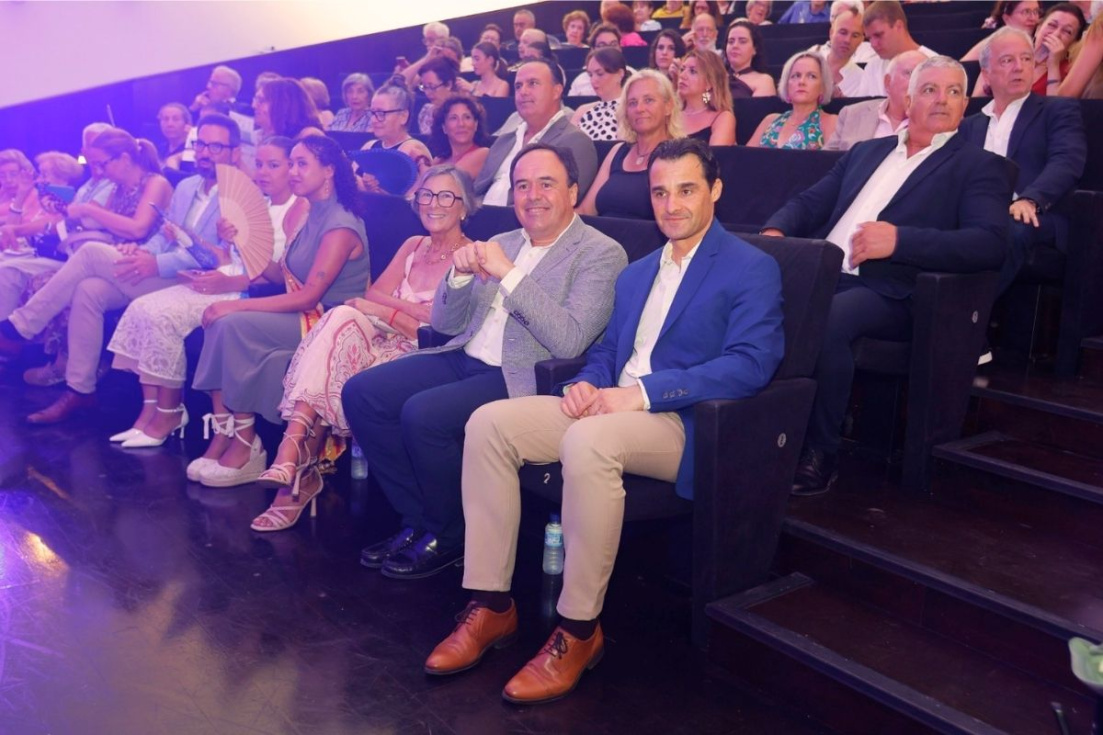 El president de la Generalitat en el Certamen Internacional de Habaneras y Polifon&iacute;a de Torrevieja