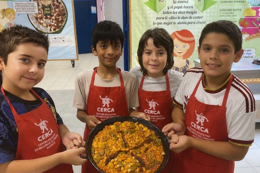 El Campamento Urbano de Cocina del Cerca enseña a comer saludable a más de 600 menores en Alicante